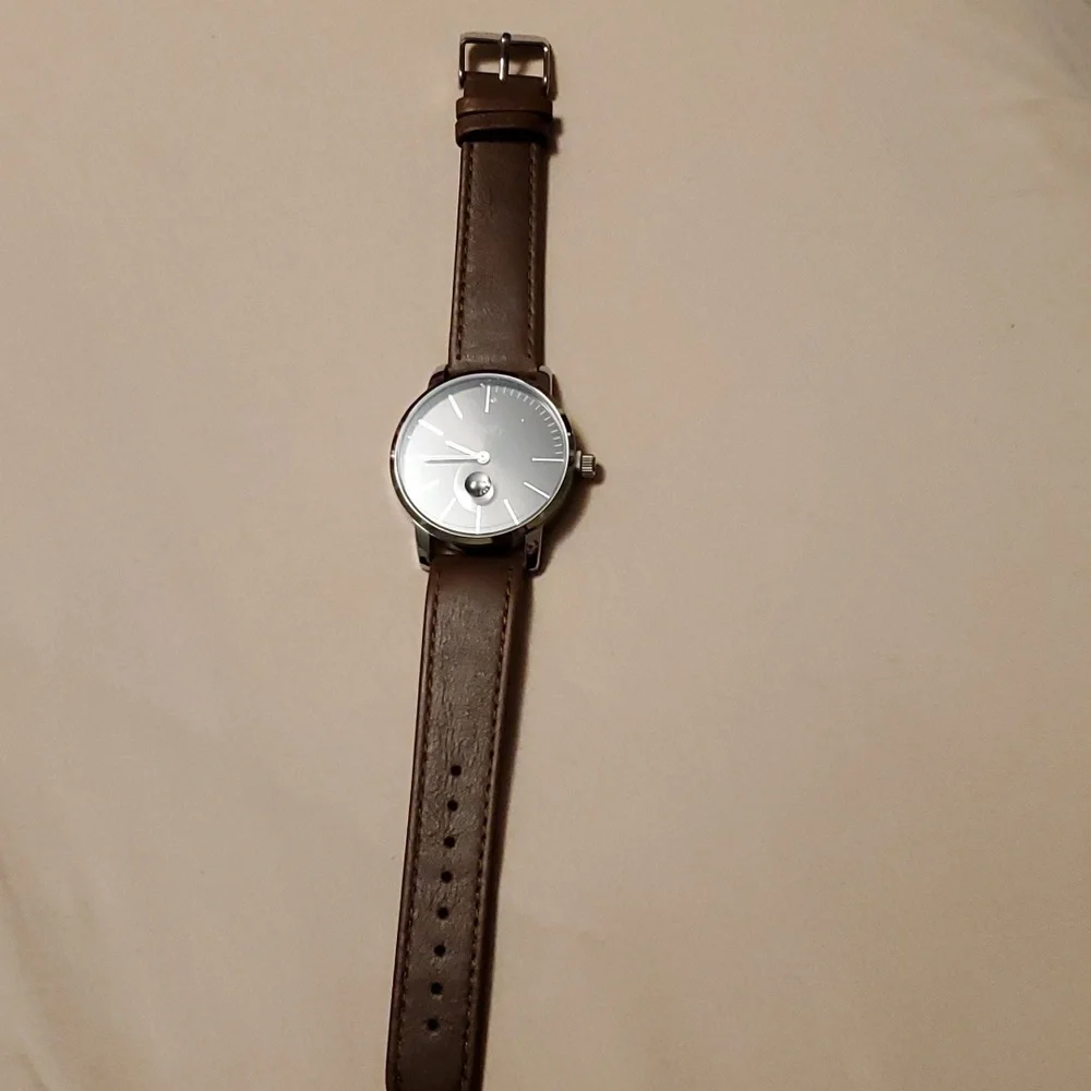 Watch - Picture 2 of 4